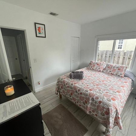 Cozy Room In A Quiet Home Маями Екстериор снимка