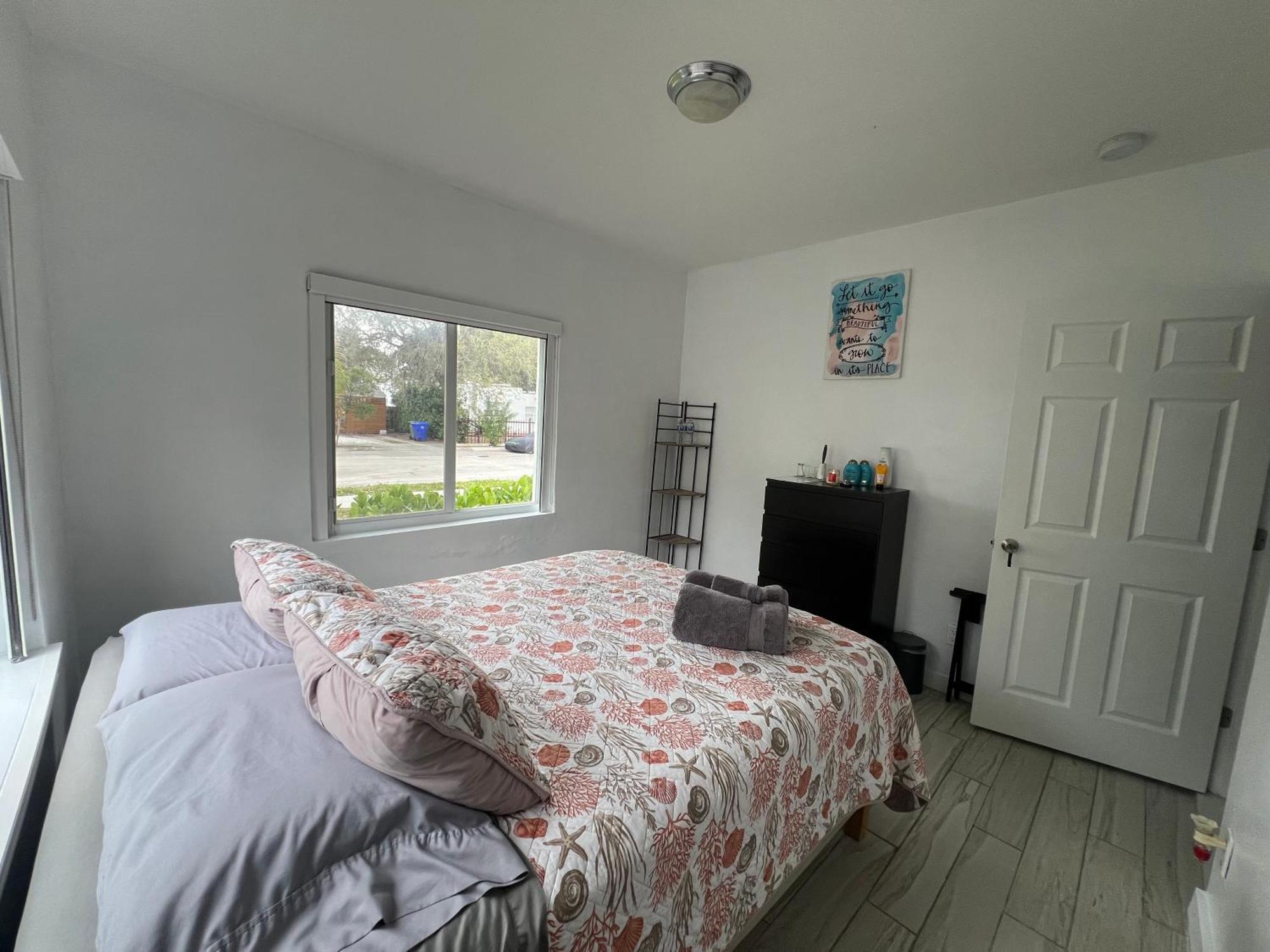 Cozy Room In A Quiet Home Маями Екстериор снимка